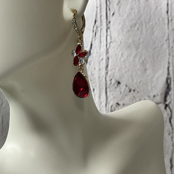 🐘🐘 Givenchy Red Drop Earrings - Picture 4 of 11